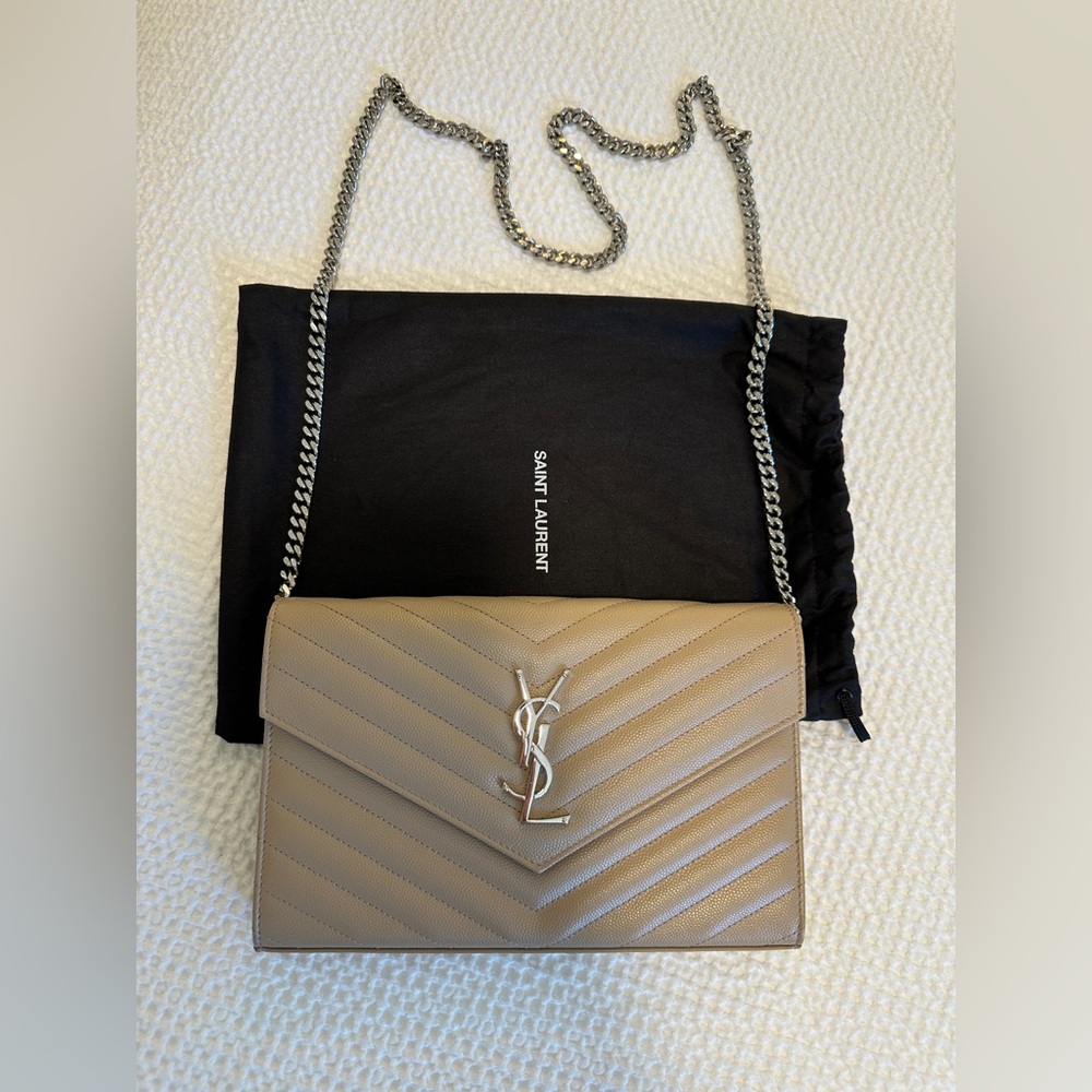 YSL CASSANDRE CHAIN WALLET IN GRAIN DE POUDRE LEATHER